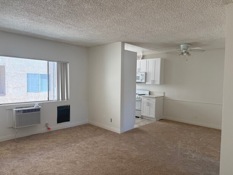 Building Photo - 22515 Del Valle St