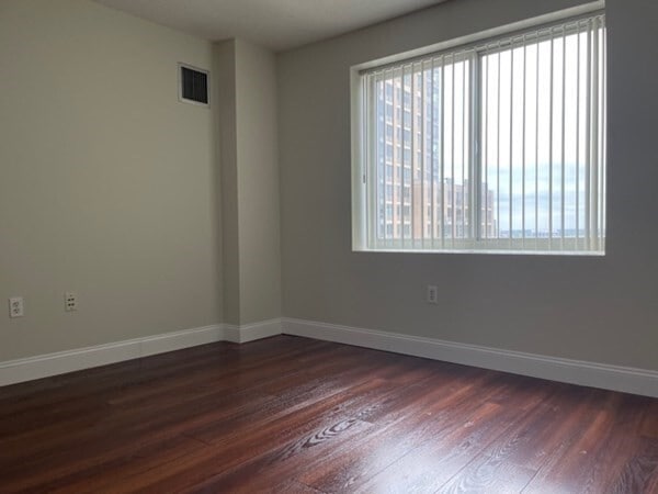 Building Photo - 8-12 Museum Way