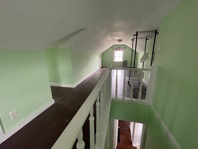 Building Photo - 773 S Primrose Pl