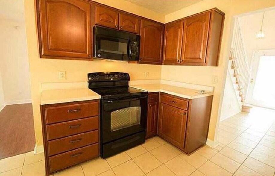 Building Photo - 705 Wagons Way