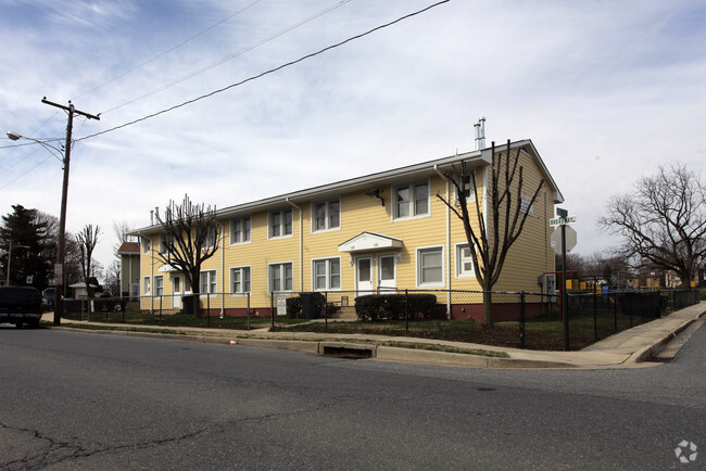 Primary Photo - Carver Apartments