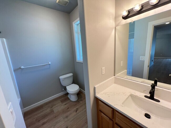 Building Photo - 431 Twin Flower Dr