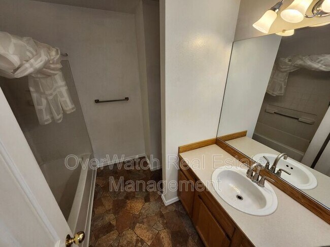 Building Photo - 9940 Grange Dr