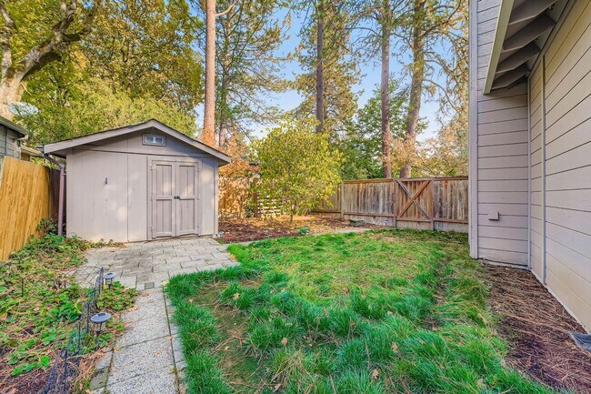 Building Photo - 3BR/3BA Beaverton Home — Central A/C, Vaulted Ceilings, Fenced Yard & 2-Car Garage | No HOA