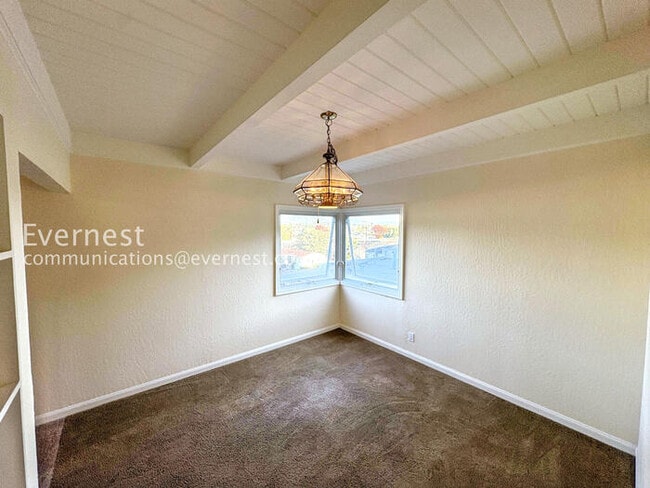 Building Photo - 537 Madison St