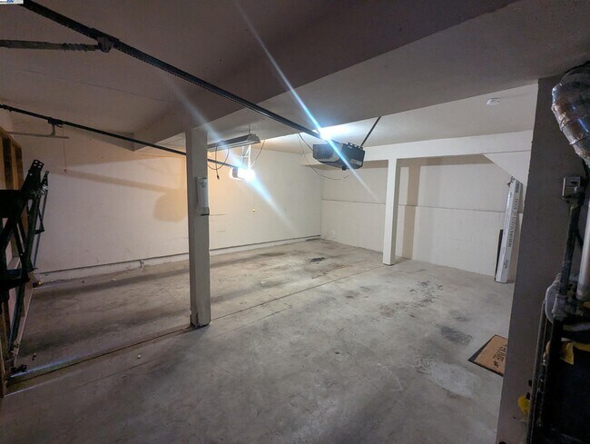 Building Photo - 744 Palomino Dr