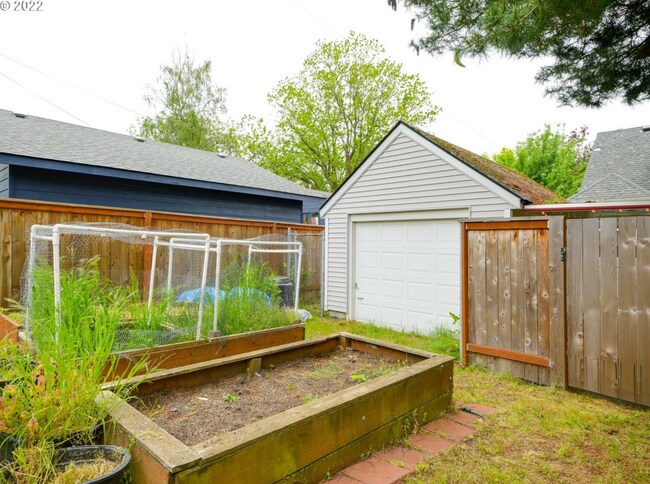 Building Photo - Charming 3 bed + office, 1.5 bath rental home in University Park Portland!