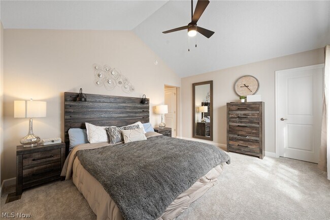 Building Photo - 2250 E 100th St