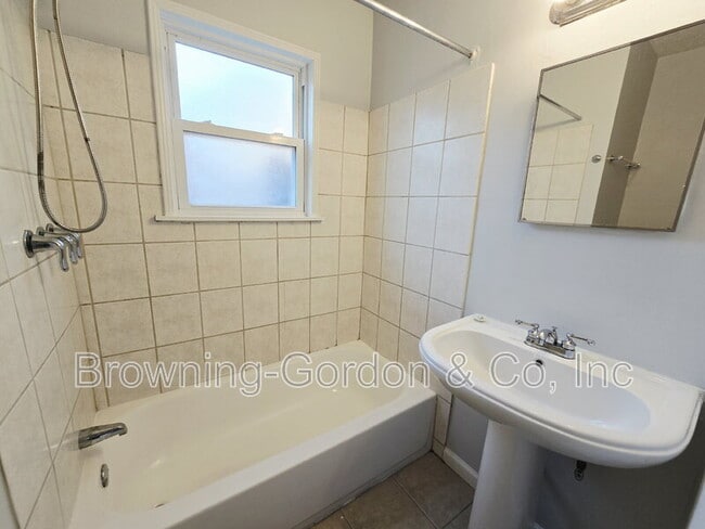 Building Photo - 1504 Riverside Dr