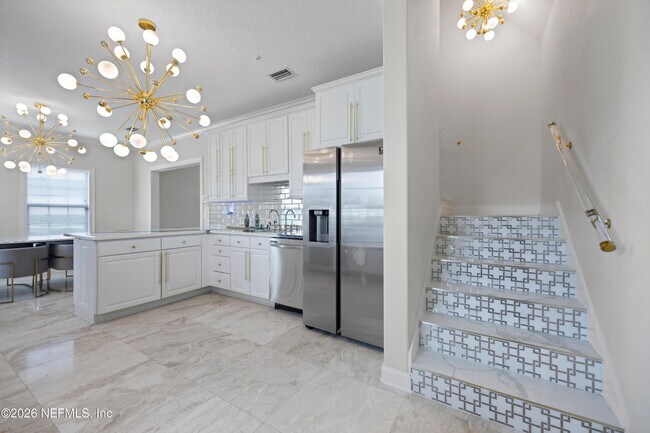 Building Photo - 200 Sunstone Ct