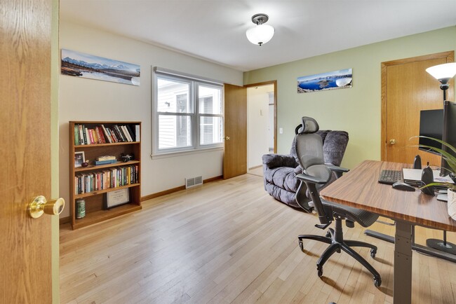 Building Photo - 522 Togstad Glenn