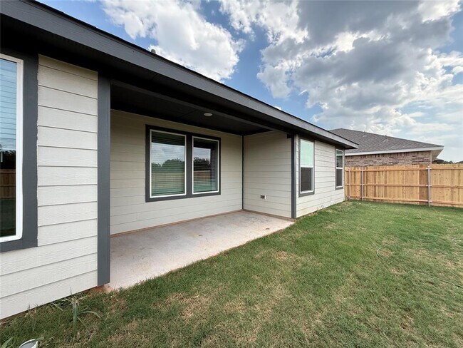 Building Photo - 2825 Campfire Dr