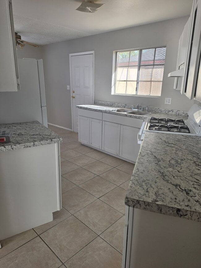 Building Photo - Beautiful 3bedroom/1 bath Home For Rent