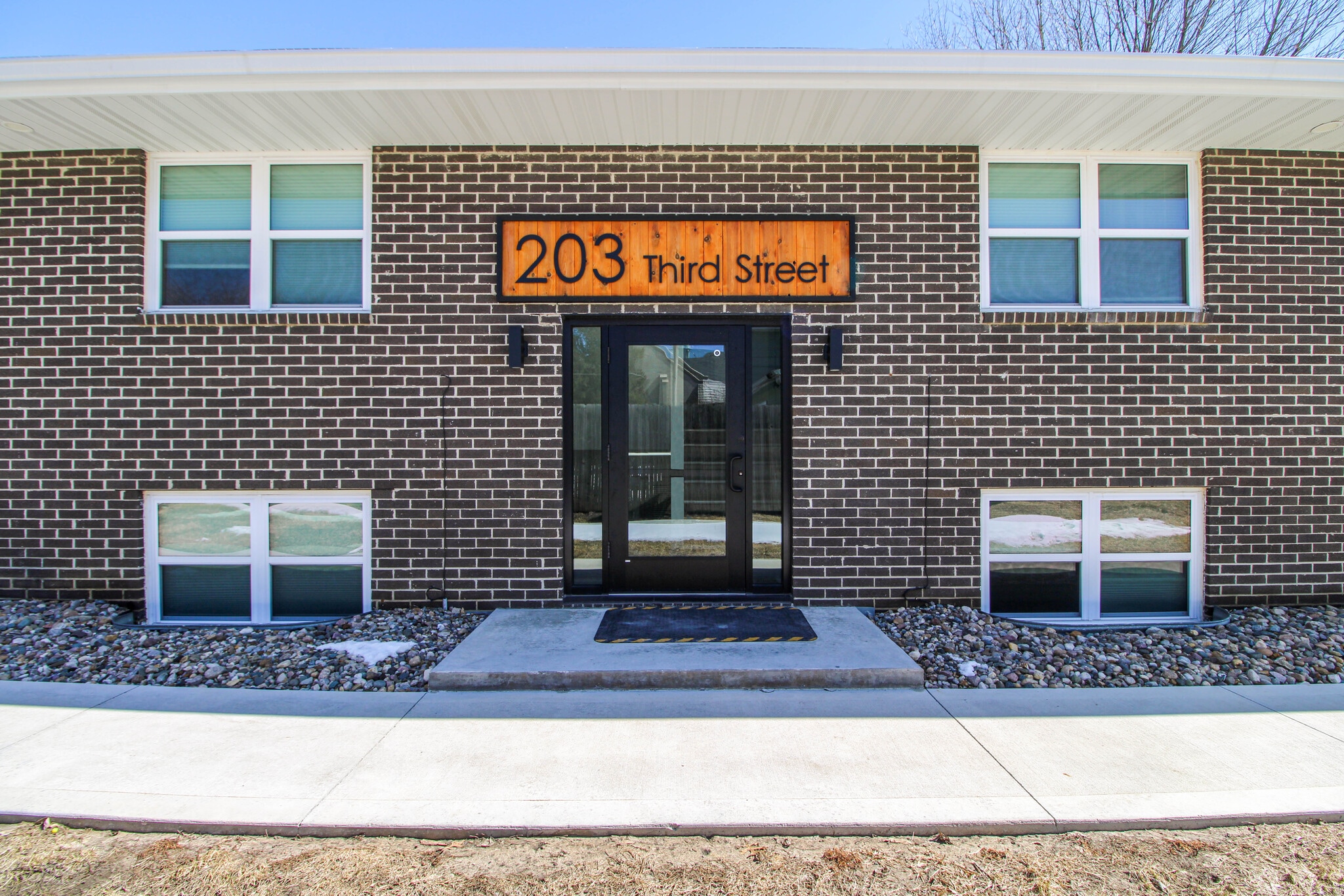 Building Photo - 203 3rd St SE
