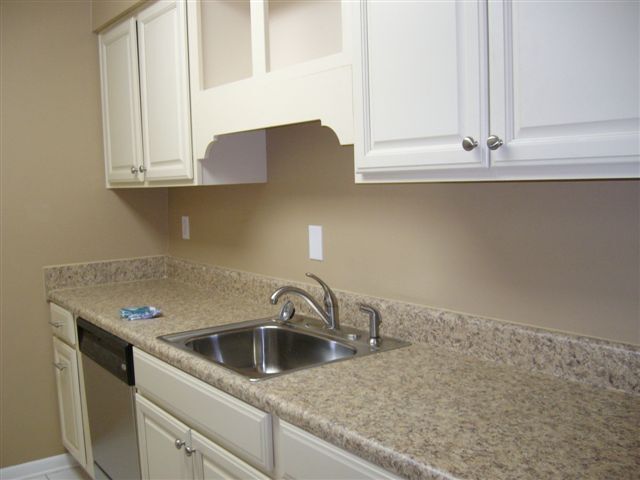 Building Photo - Single level Condo in Green Hills - $500 off