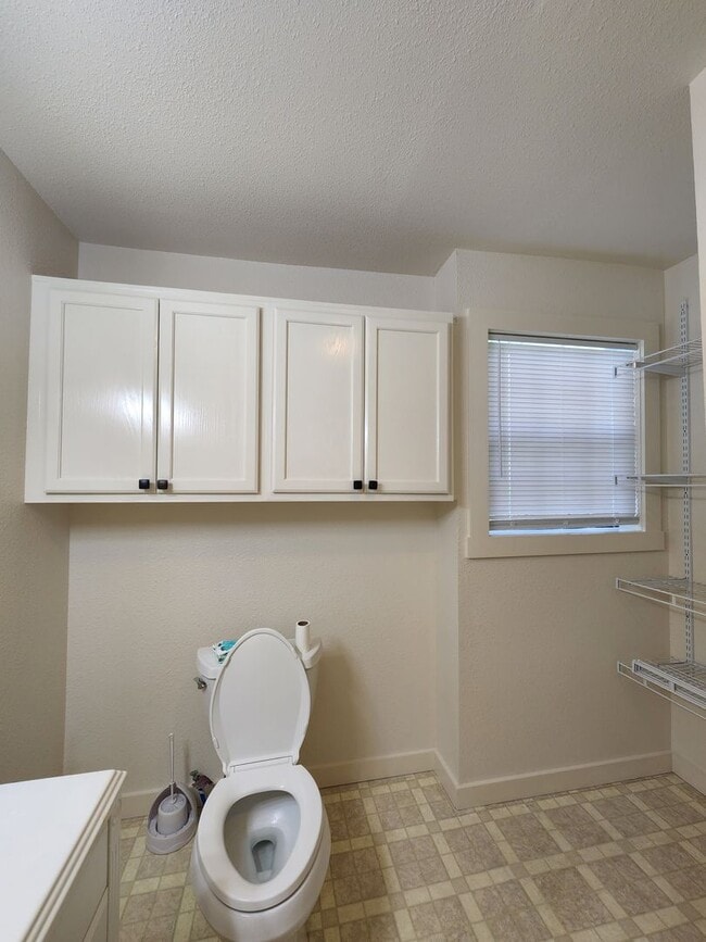 Building Photo - 1827 S Fredonia St