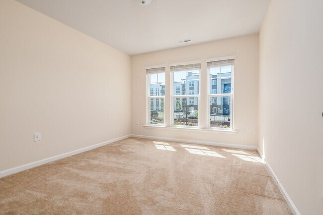 Building Photo - End unit townhome loaded with upgrades close to RTP! Available: Now