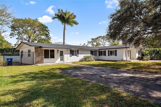 Building Photo - 10525 SW 77th Ct