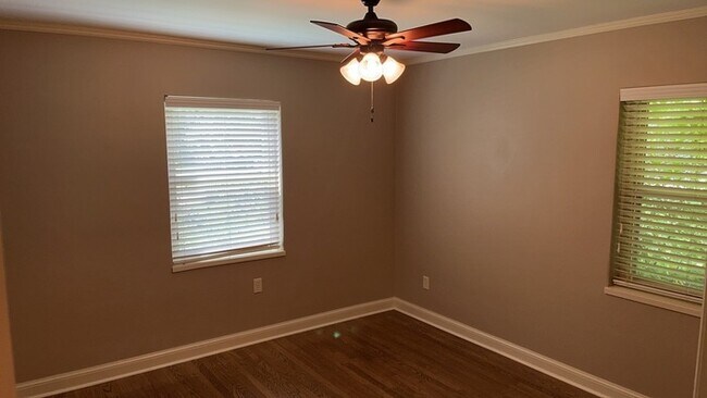 Building Photo - 2400 Hillview Ave