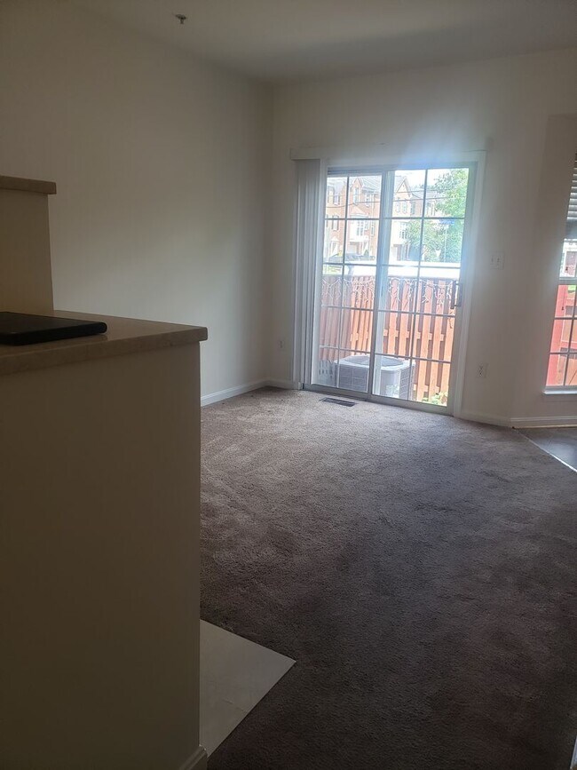 Building Photo - Gorgeous 3 Bedroom 3.5 Bathroom Brick Town...