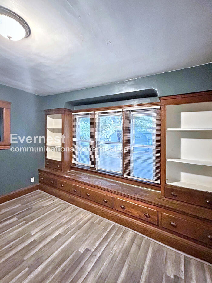 Building Photo - 12701 Benham Ave