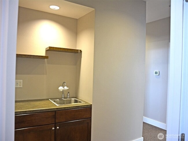 Building Photo - 576 N 5th Ave