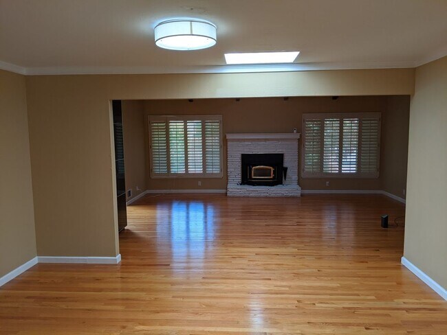 Building Photo - EMERALD HILLS - Premium updates thoughout including park like back yard