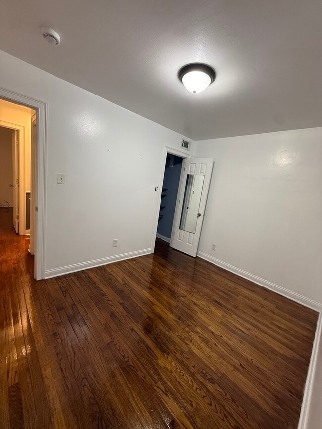 Building Photo - 8401 S Scottsdale Ave