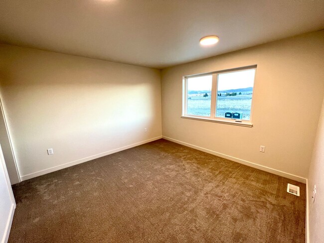 Building Photo - New, Pet Friendly, 2 bed 2 bath Townhouses!