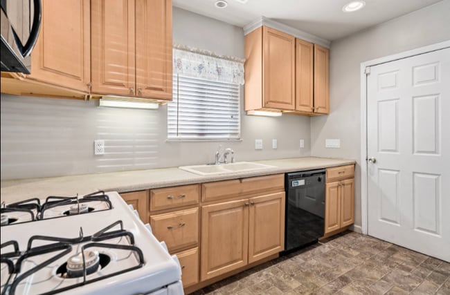 Building Photo - 1553 Bessie Ave