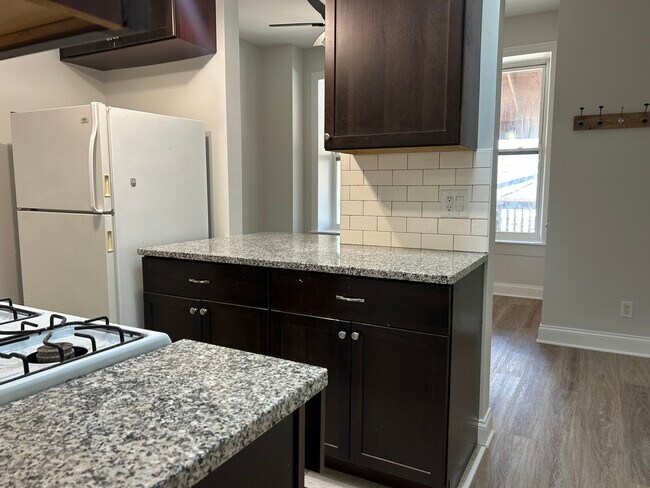 Building Photo - 137 S Batavia Ave