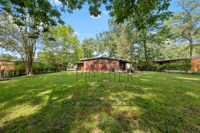 Building Photo - 2468 Walker St
