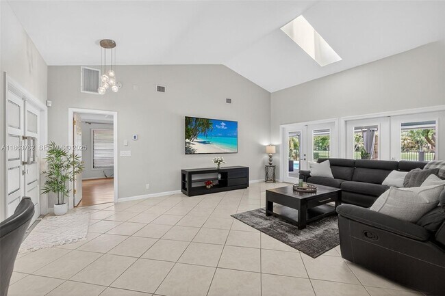 Building Photo - 15 Balfour Rd E