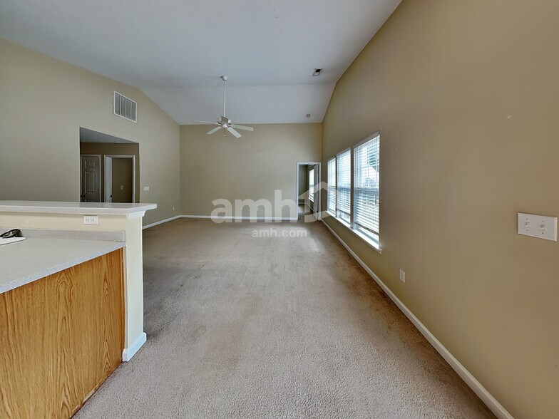 Building Photo - 316 Garfield Ln