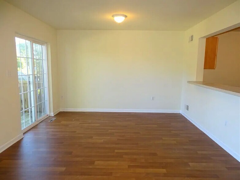 Building Photo - 104 Park Place Cir