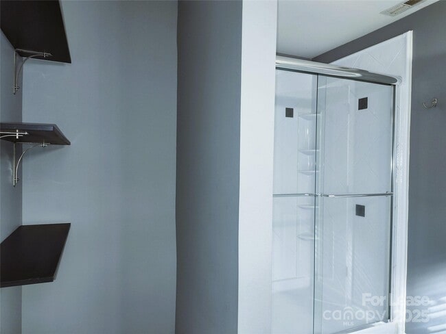 Building Photo - 16127 Circlegreen Dr