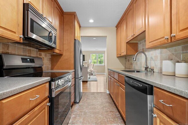 Building Photo - 103 The Arbors