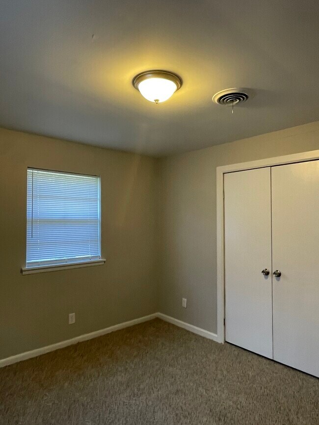 Building Photo - 7015 Eddy Ln