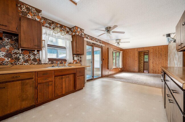 Building Photo - 28457 Splithand Rd