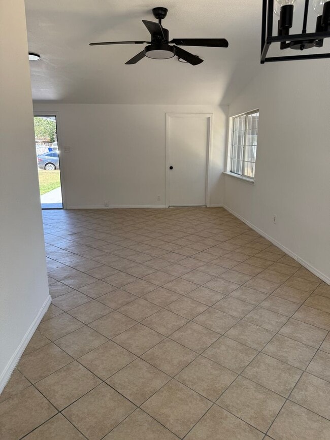 Building Photo - Charming 4-Bedroom Home for Rent in San Be...