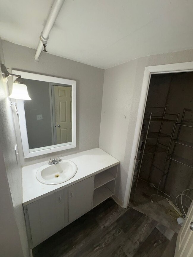 Building Photo - Basement apartment for rent at The Terrace