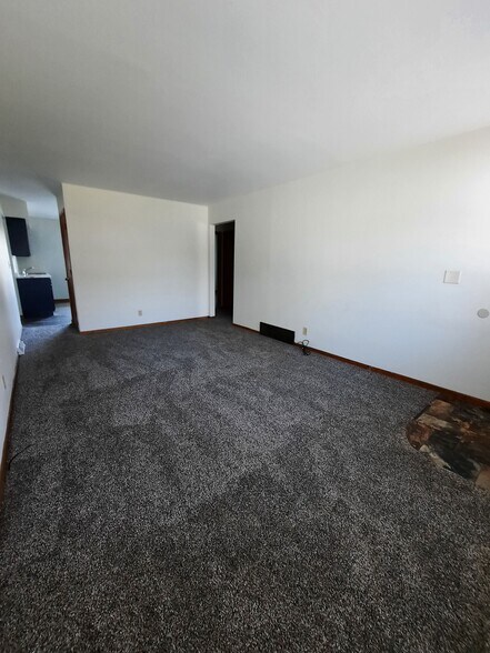 Building Photo - 3213 Pomona Dr