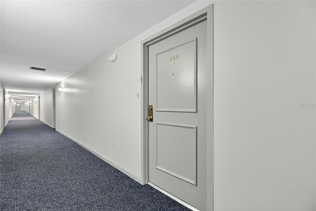 Building Photo - 7100 Sunshine Skyway Ln S