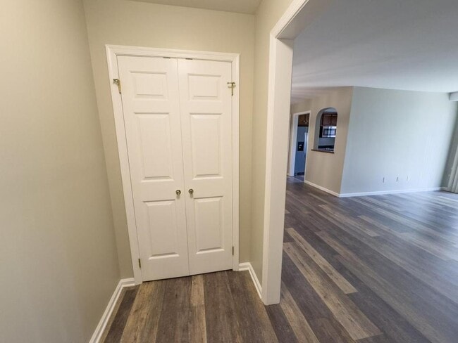 Building Photo - 4549 1/2 Hedgerow Dr