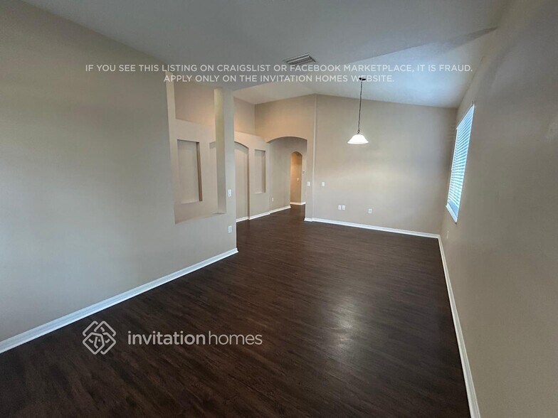 Building Photo - 15454 Martinmeadow Dr