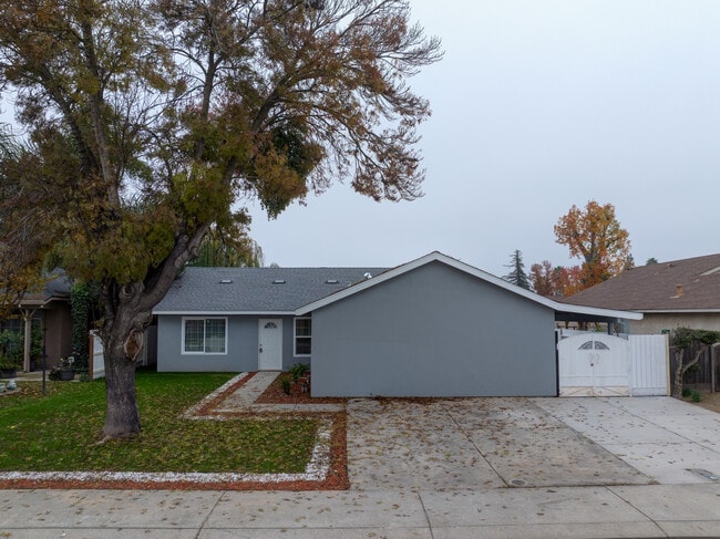 Building Photo - 9855 Douglas Ave
