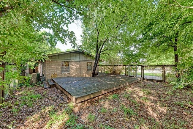 Building Photo - 1805 Mohle Dr