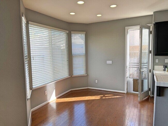 Building Photo - 1436 Bello Dr