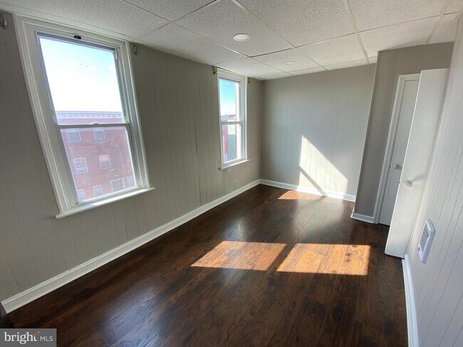 Building Photo - 2930 Frankford Ave