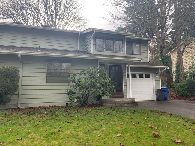 Building Photo - Wonderful Pet Friendly 3 Bedroom Home with...